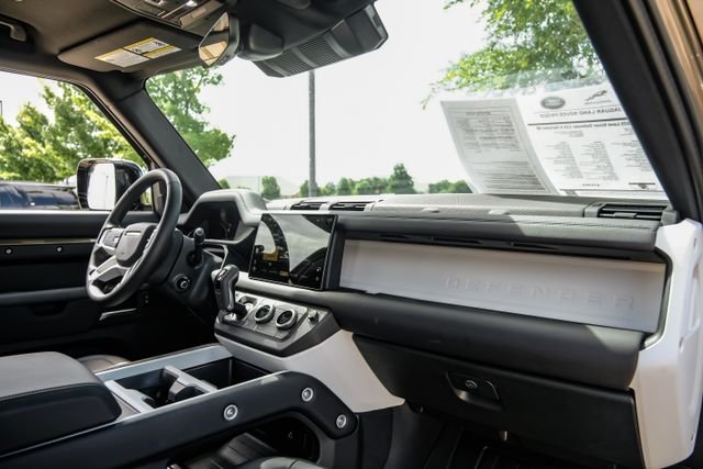 2025 Land Rover Defender X-Dynamic SE - Photo 17