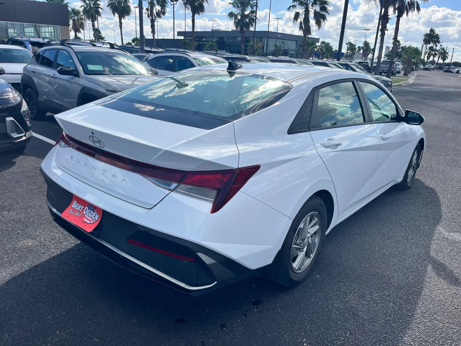 Used 2025 White Hyundai SE image 8