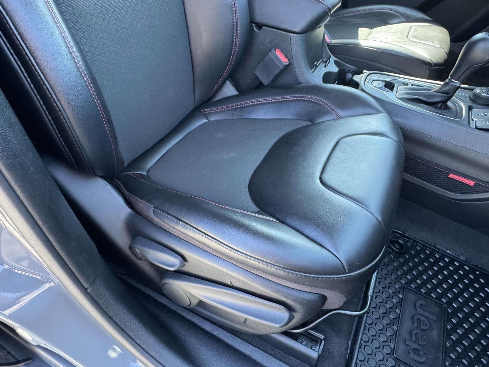 Used 2022 Sting-Gray Clearcoat Jeep Trailhawk image 19