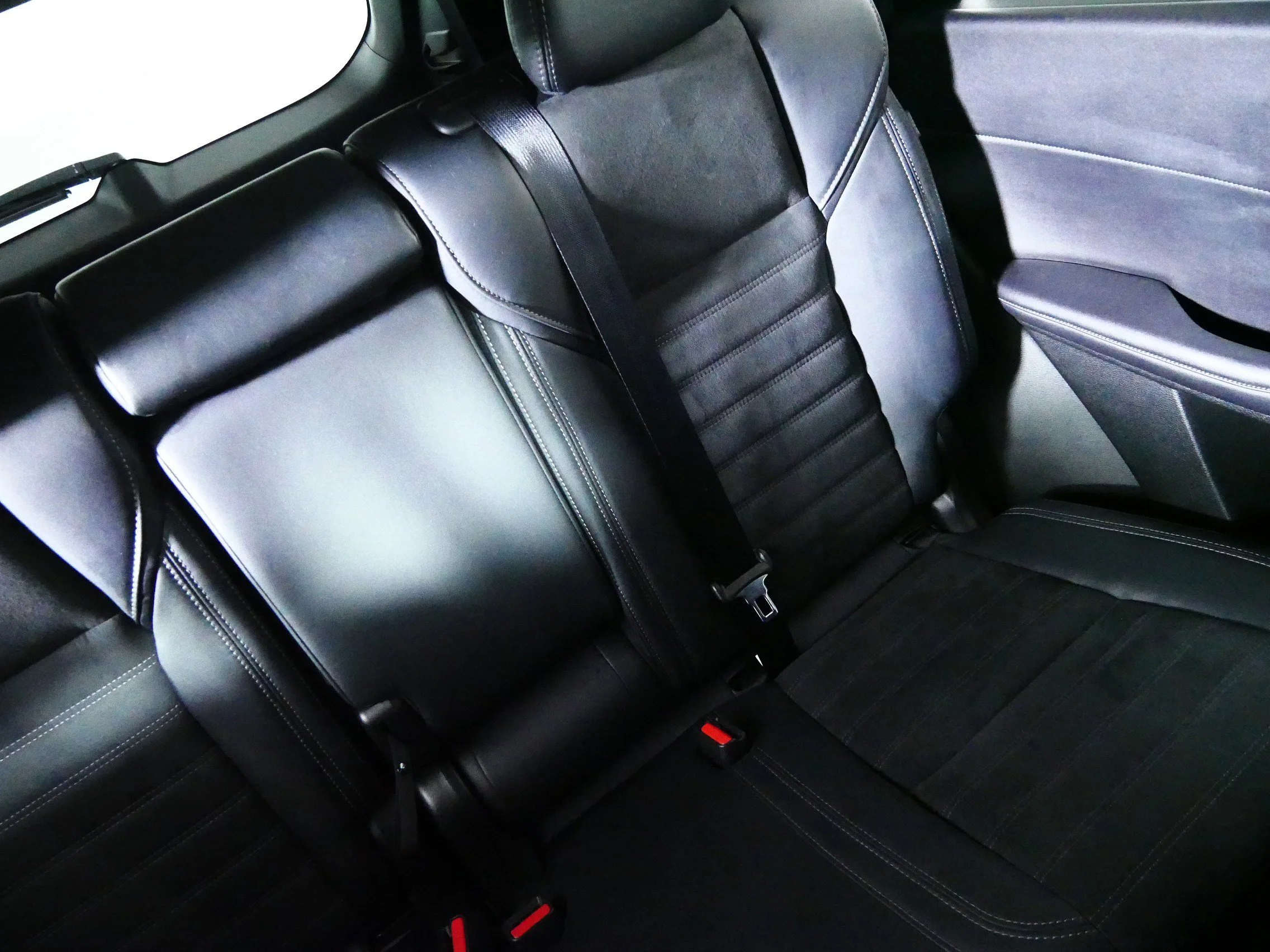 Used 2025 Labrador Black Pearl Mitsubishi SE image 14