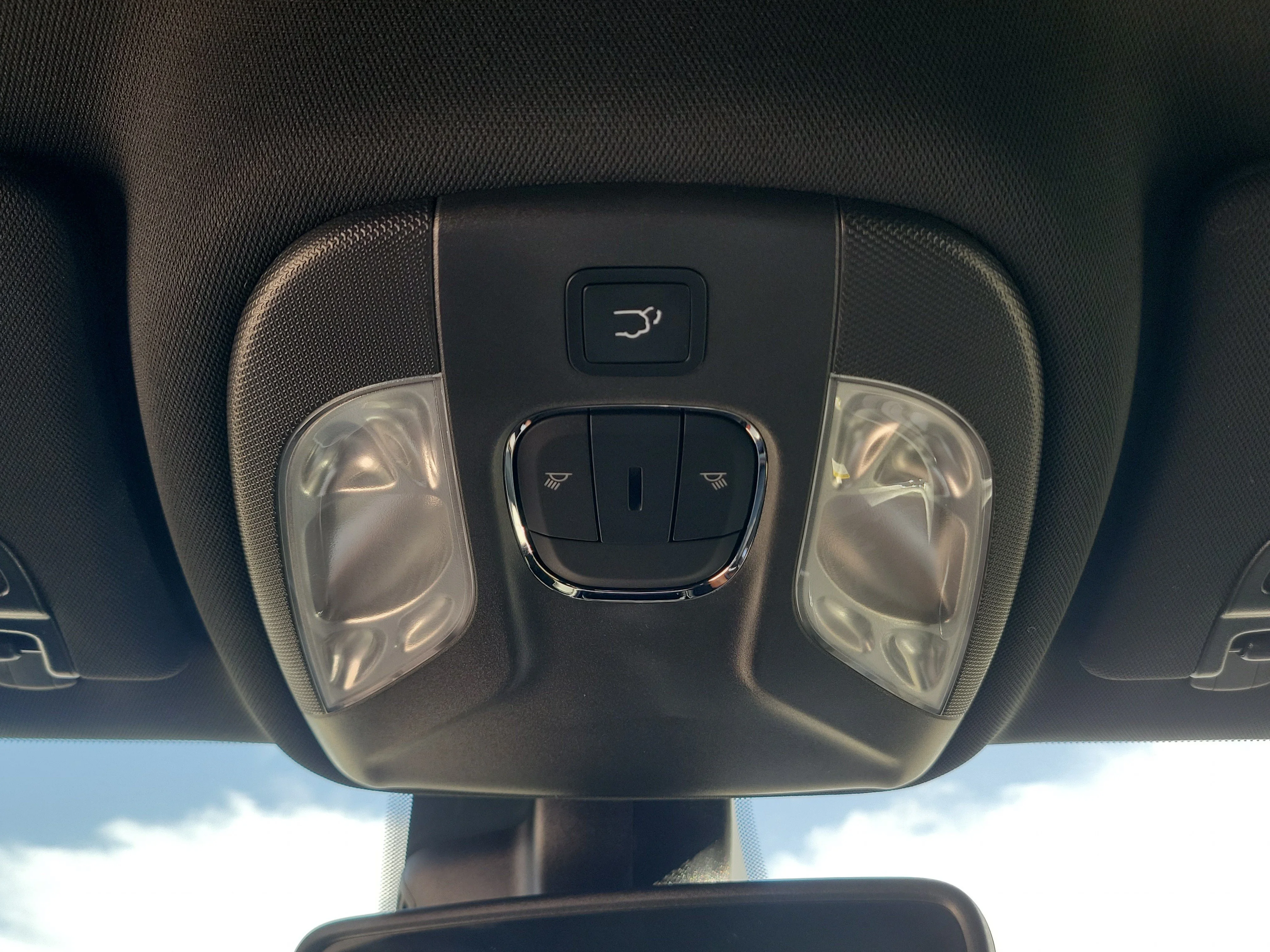 New 2026 Fathom Blue Pearl Coat Jeep Latitude Altitude image 18