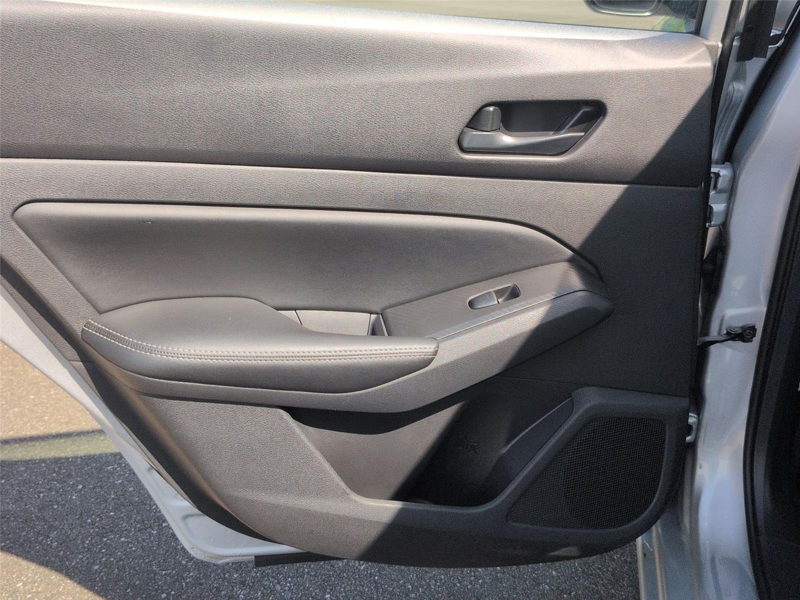 Used 2025  NISSAN SV image 30