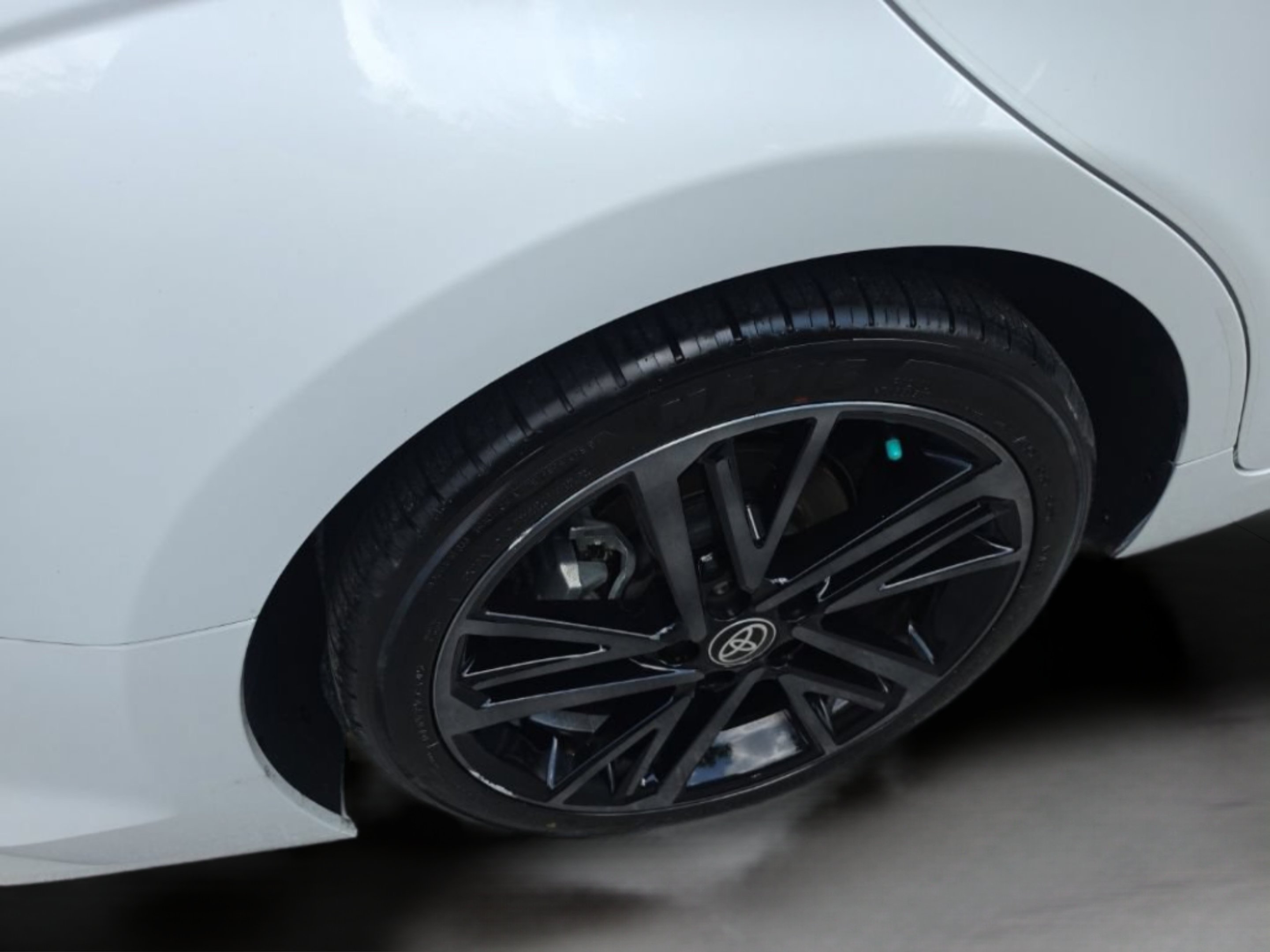 Used 2025 Off-white Toyota XSE image 33