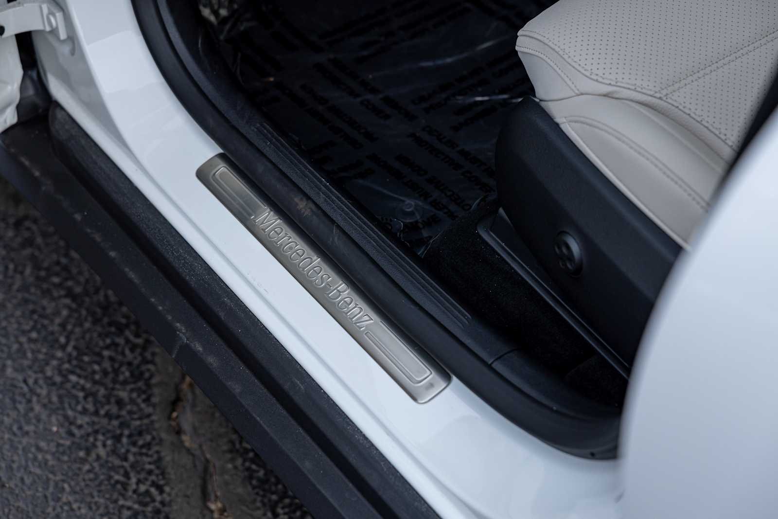 New 2026 Polar White Mercedes-Benz GLC 300 image 12