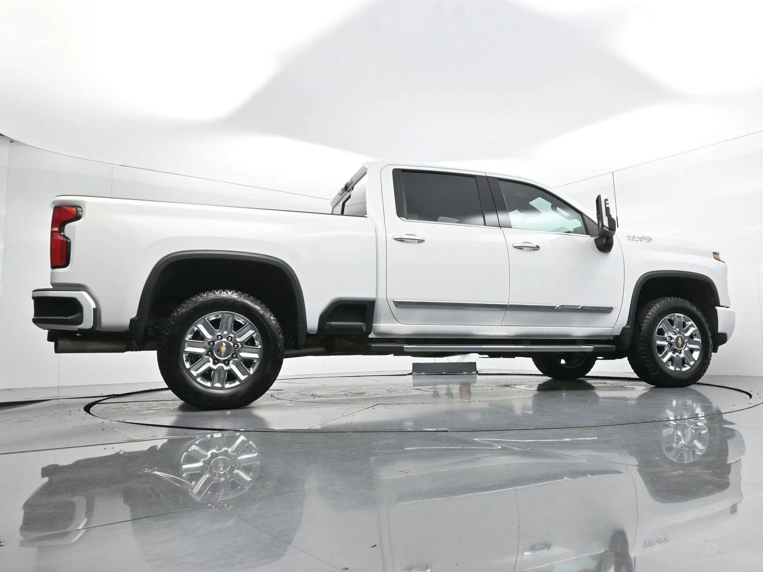 Used 2024 Summit White Chevrolet High Country image 43