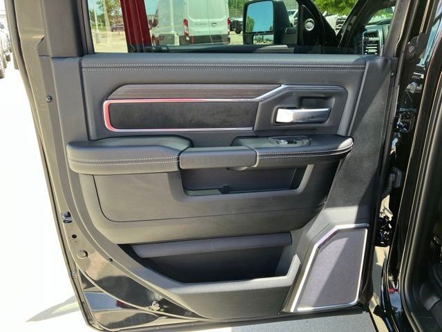 New 2026 Diamond Black Crystal Pearl-Coat Exterior Paint RAM Laramie image 21