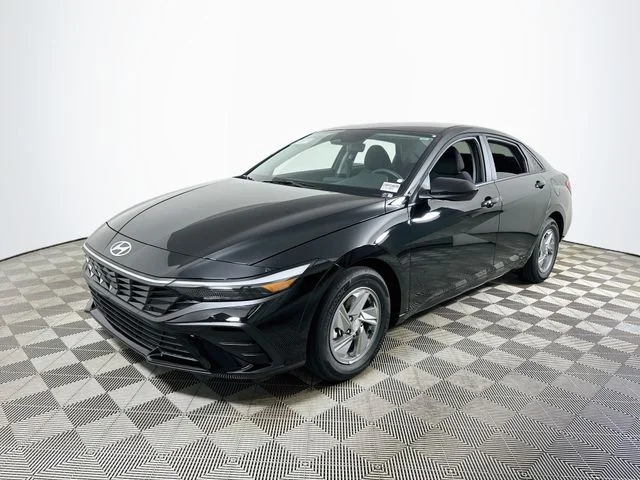 New 2026 Hyundai ELANTRA SE