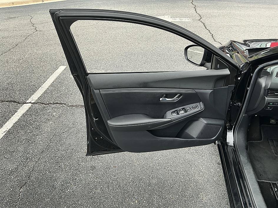 Used 2022 Super Black Nissan S image 11