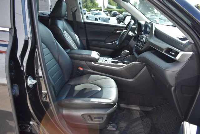 Used 2023 Black Toyota XLE image 22