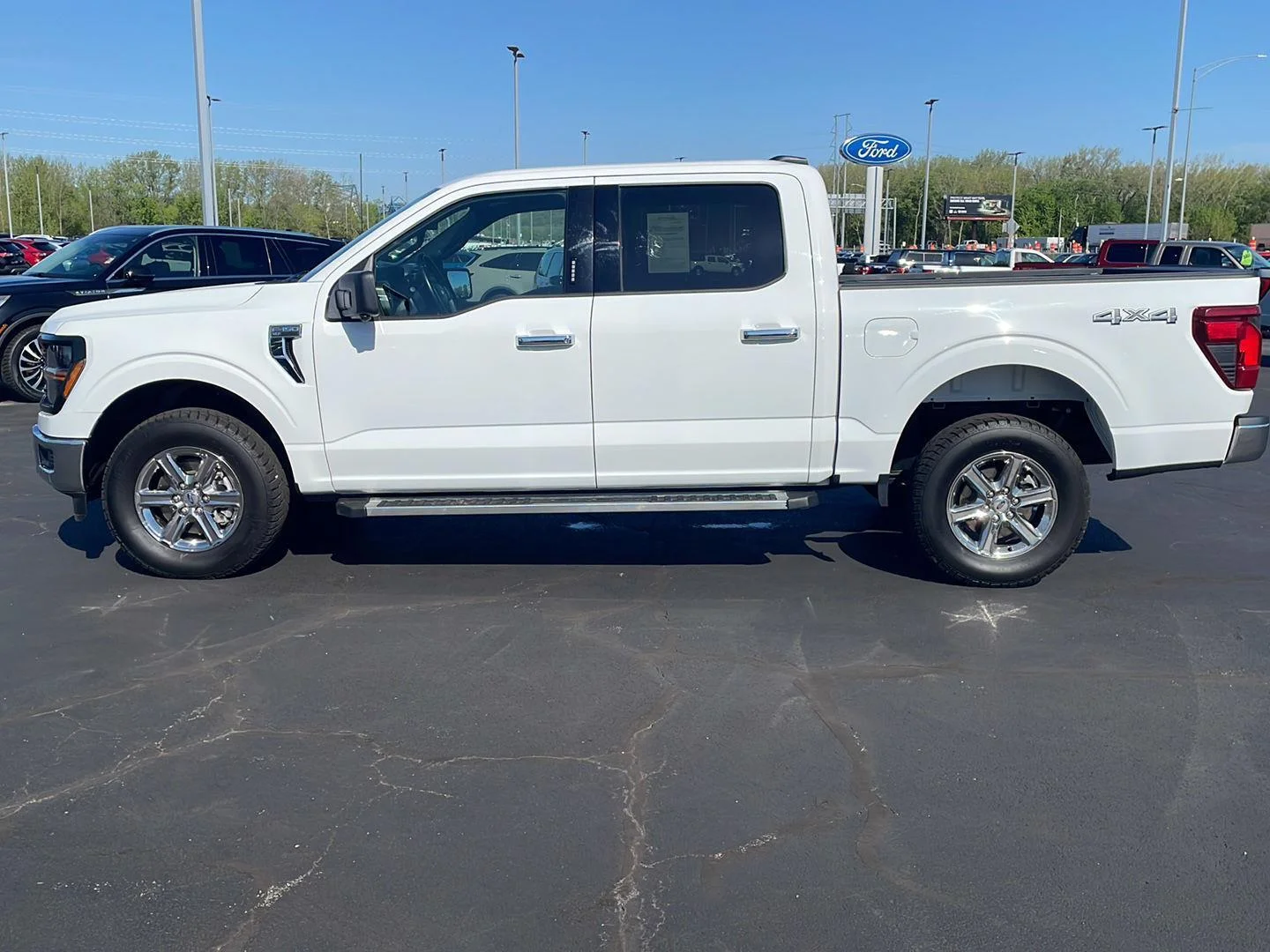 Used 2024 Oxford White Ford XLT image 2