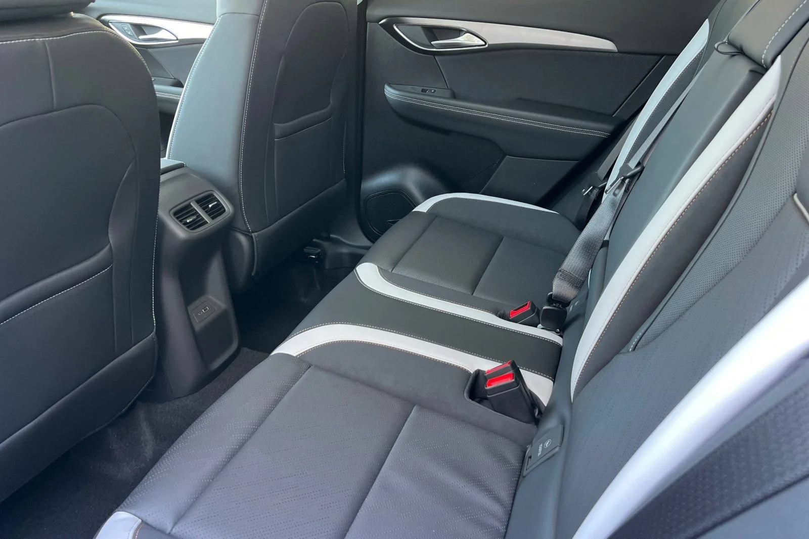 2026 Buick Envision Sport Touring - Photo 11