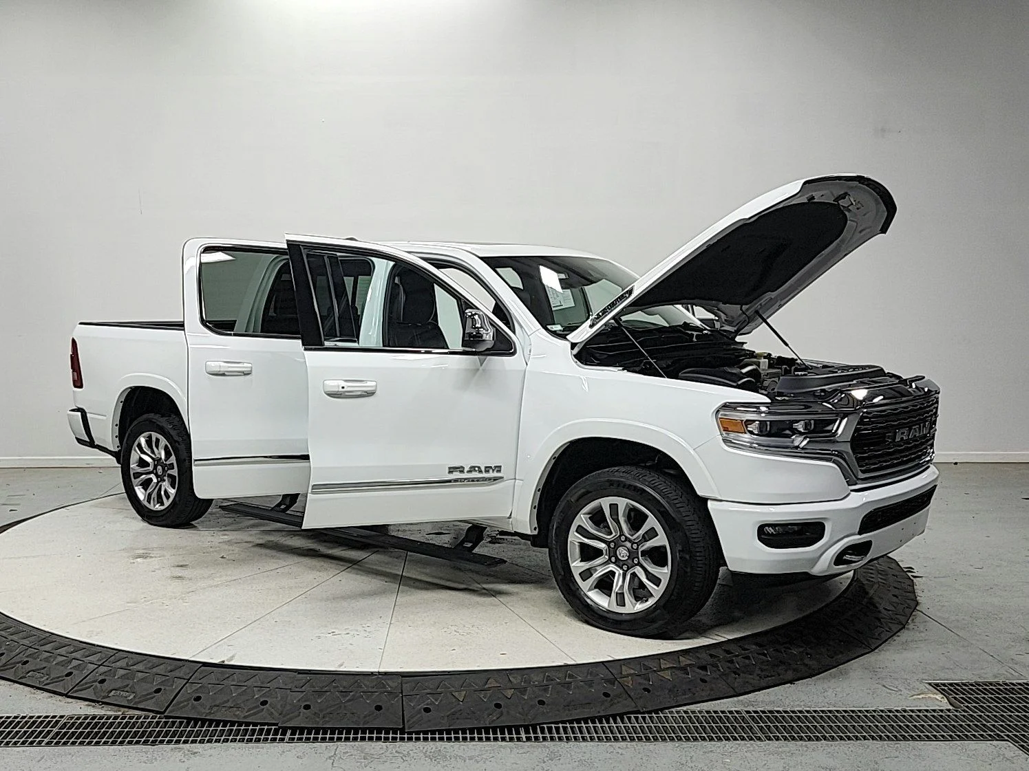Used 2023 White Ram Limited image 9