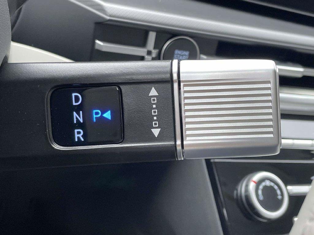 New 2027 Gray Hyundai SE FWD image 24
