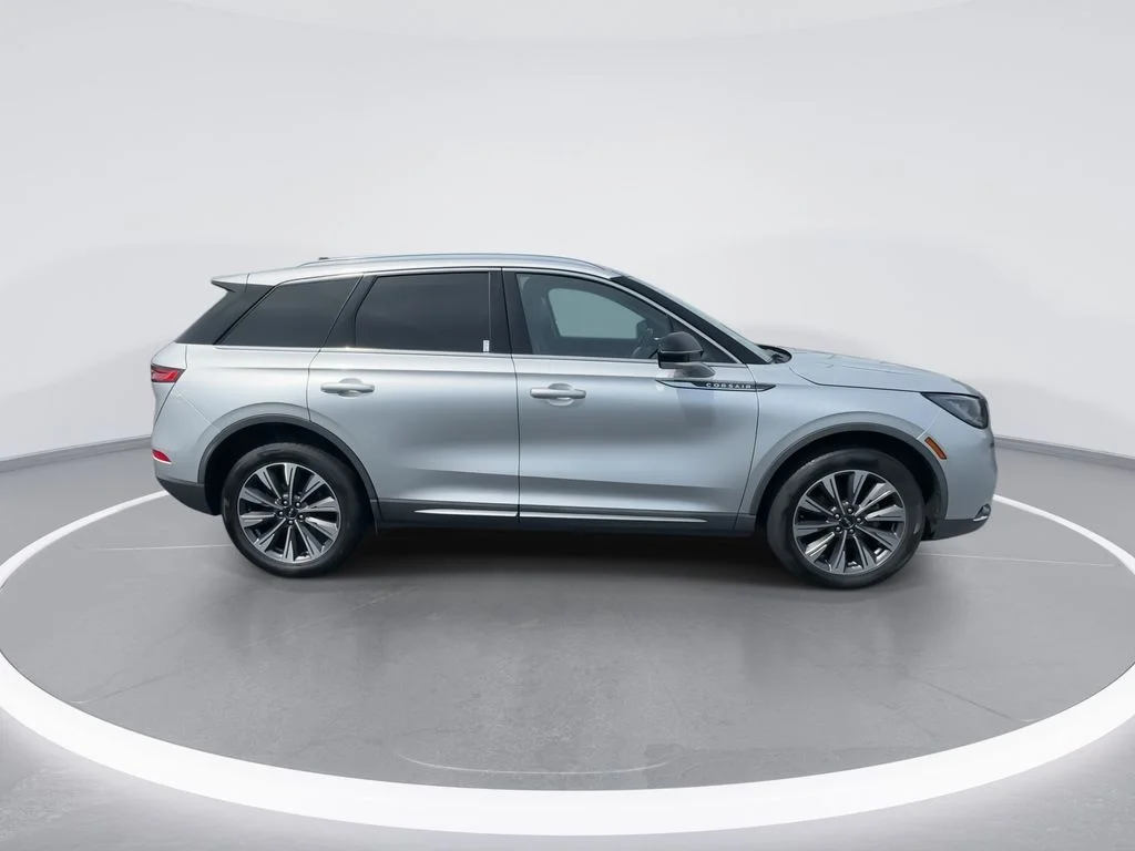Used 2020 Silver Lincoln Reserve image 9