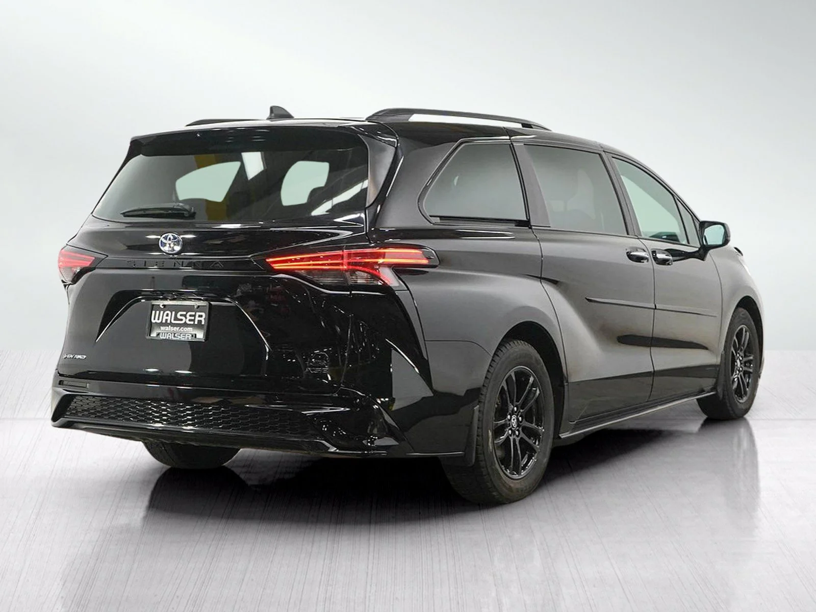 Used 2025  Toyota  image 5