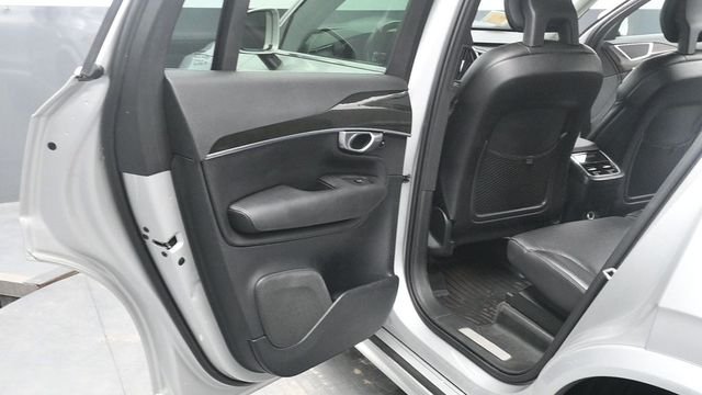 Used 2018 Silver Volvo T6 Momentum image 24