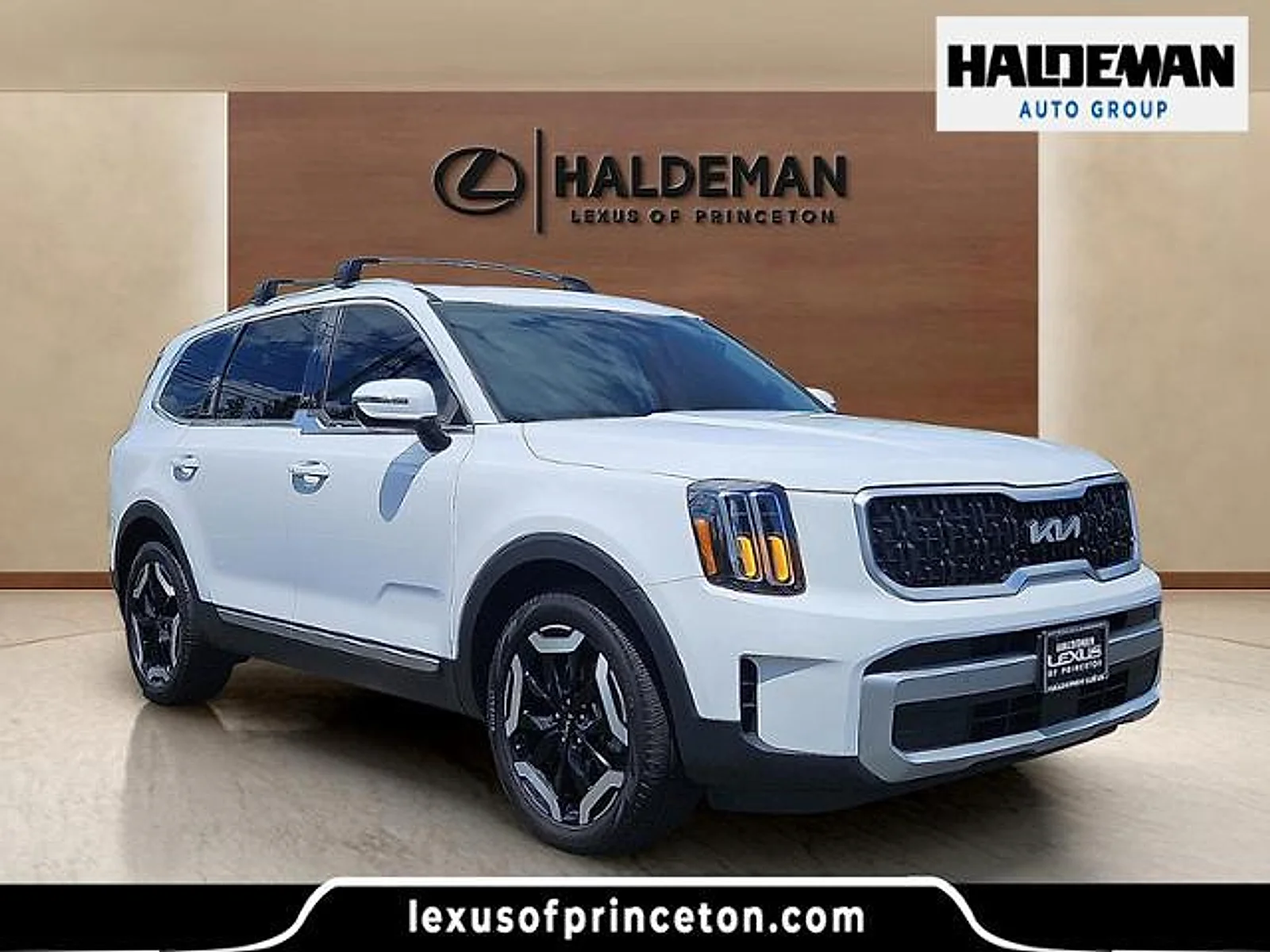 Used 2024 Glacial White Pear Kia EX image 1