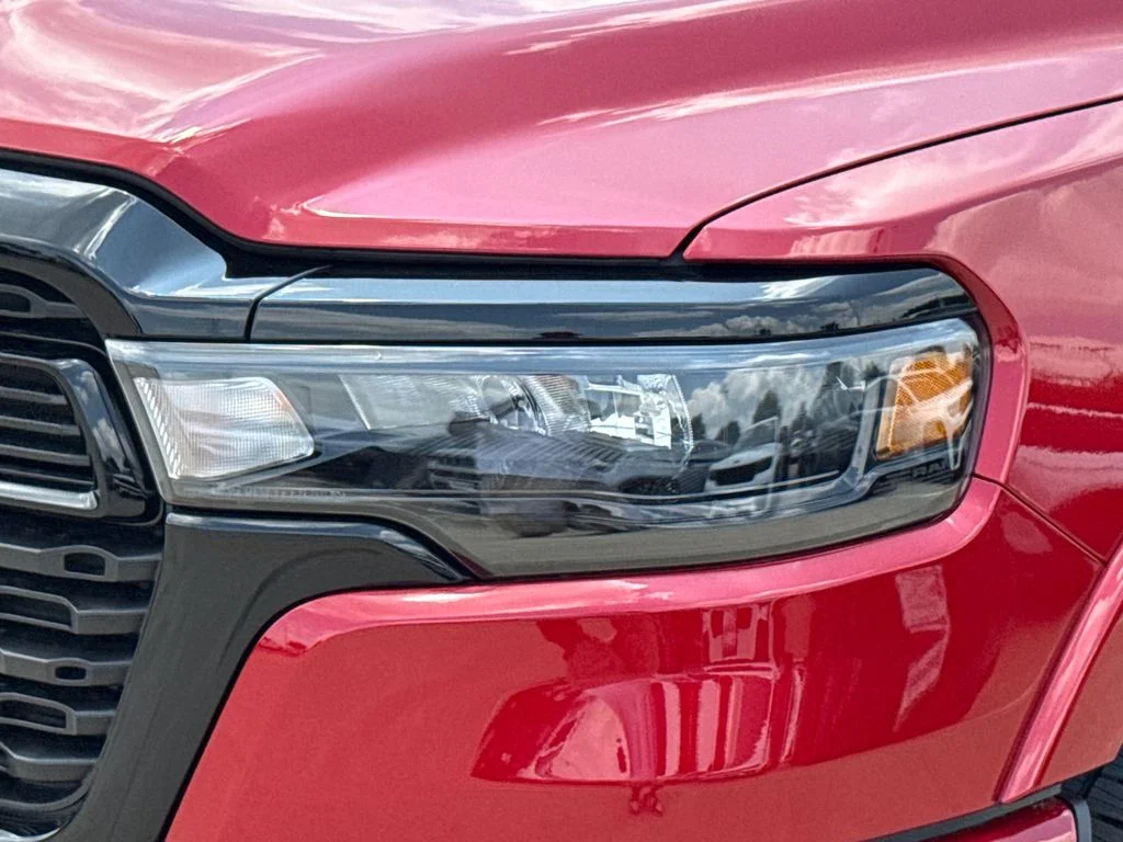 New 2026 Molten Red Pearl-Coat Exterior Paint RAM Big Horn/Lone Star image 4