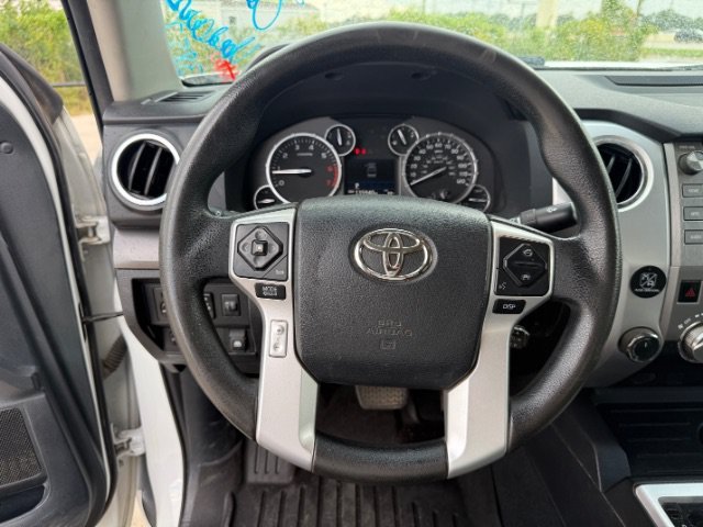 Used 2017 White Toyota SR5 image 19
