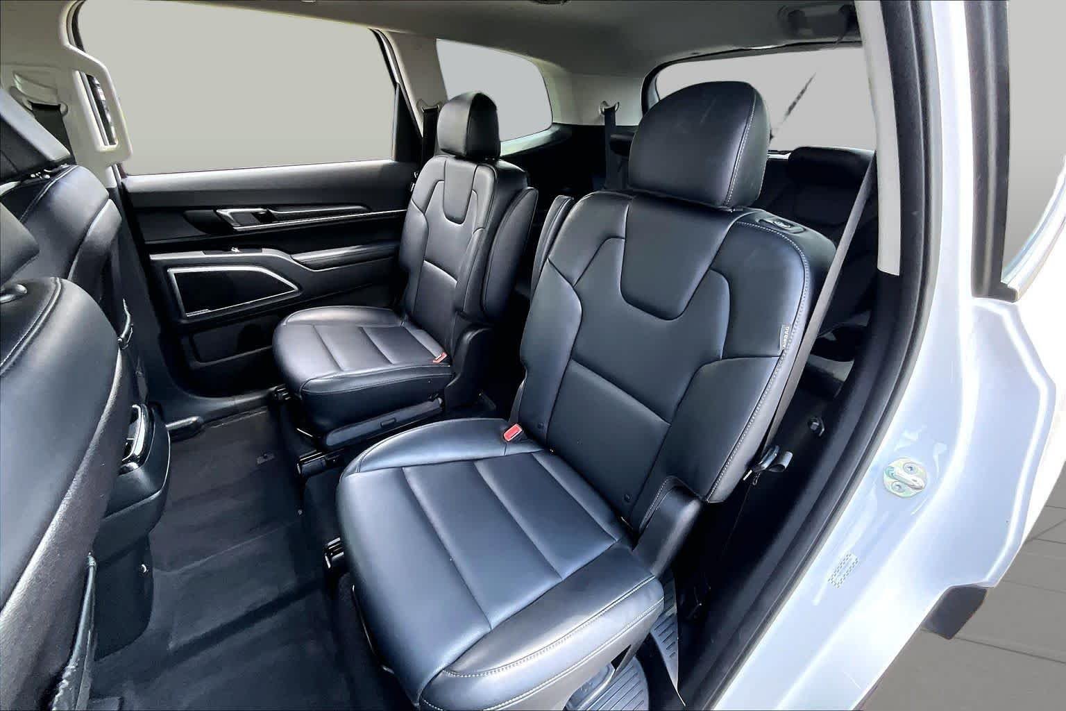Used 2025 Glacial White Pearl Kia S image 18