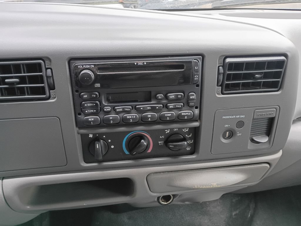 Used 2001 Oxford White Clearcoat Ford XL image 13