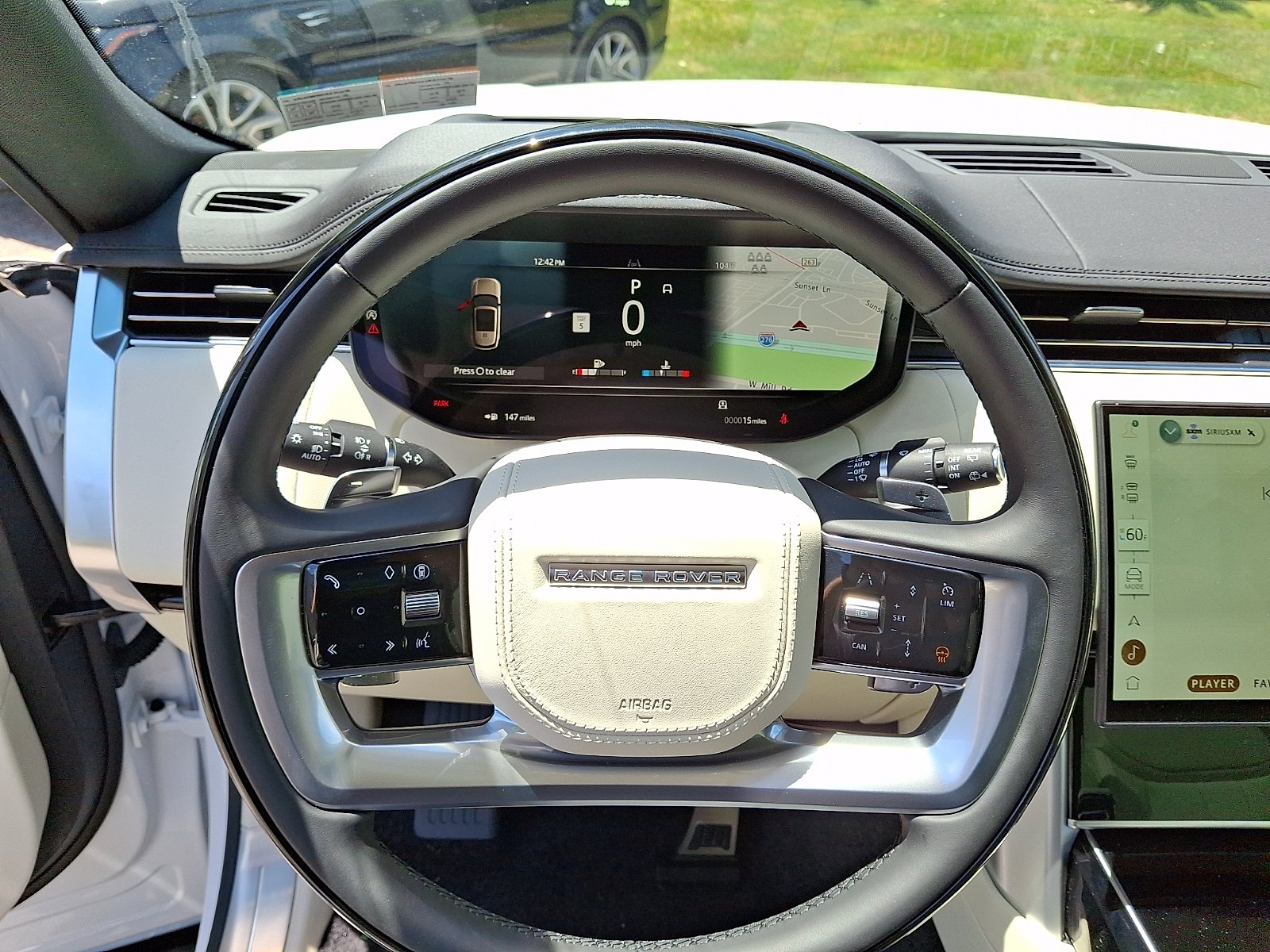 New 2026 Ostuni Pearl White Land Rover P530 SE 7 Seat image 16