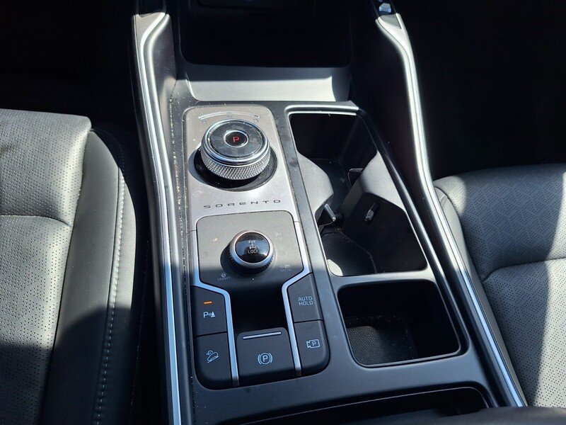 Used 2022 Black Kia EX image 17