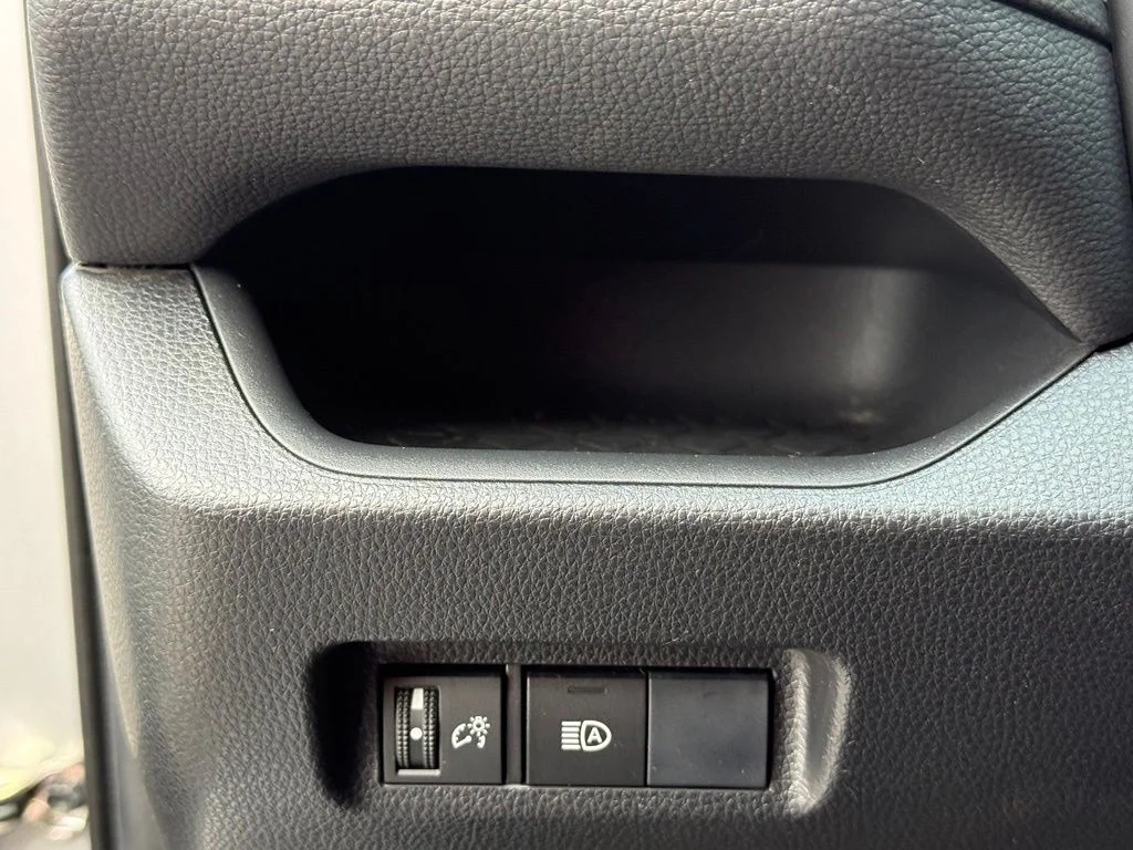 Used 2019 Silver Toyota LE image 14