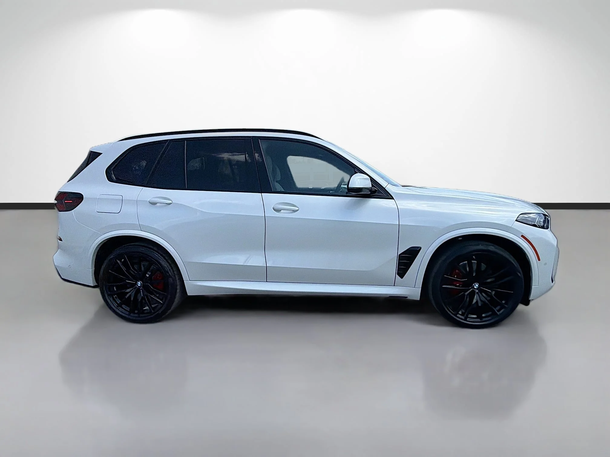 New 2026 Mineral White Metallic BMW xDrive40i image 2