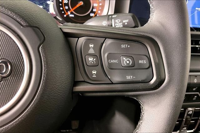 Used 2025 Green Jeep Mojave image 11