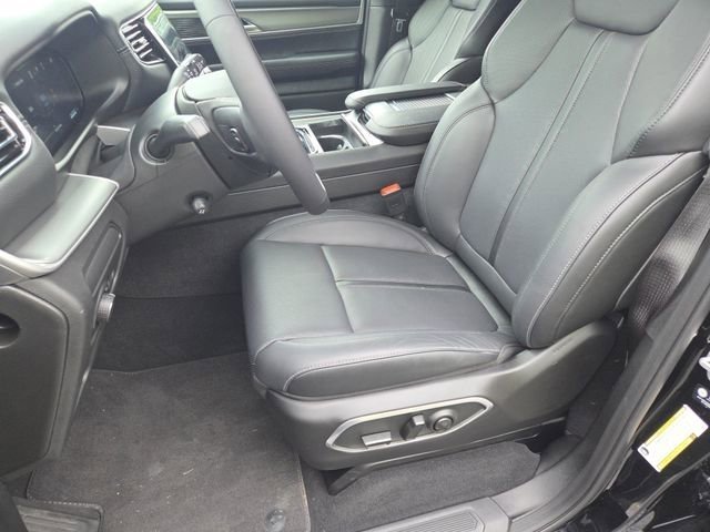 New 2026 High Gloss Black Exterior Paint Jeep Limited Altitude image 6