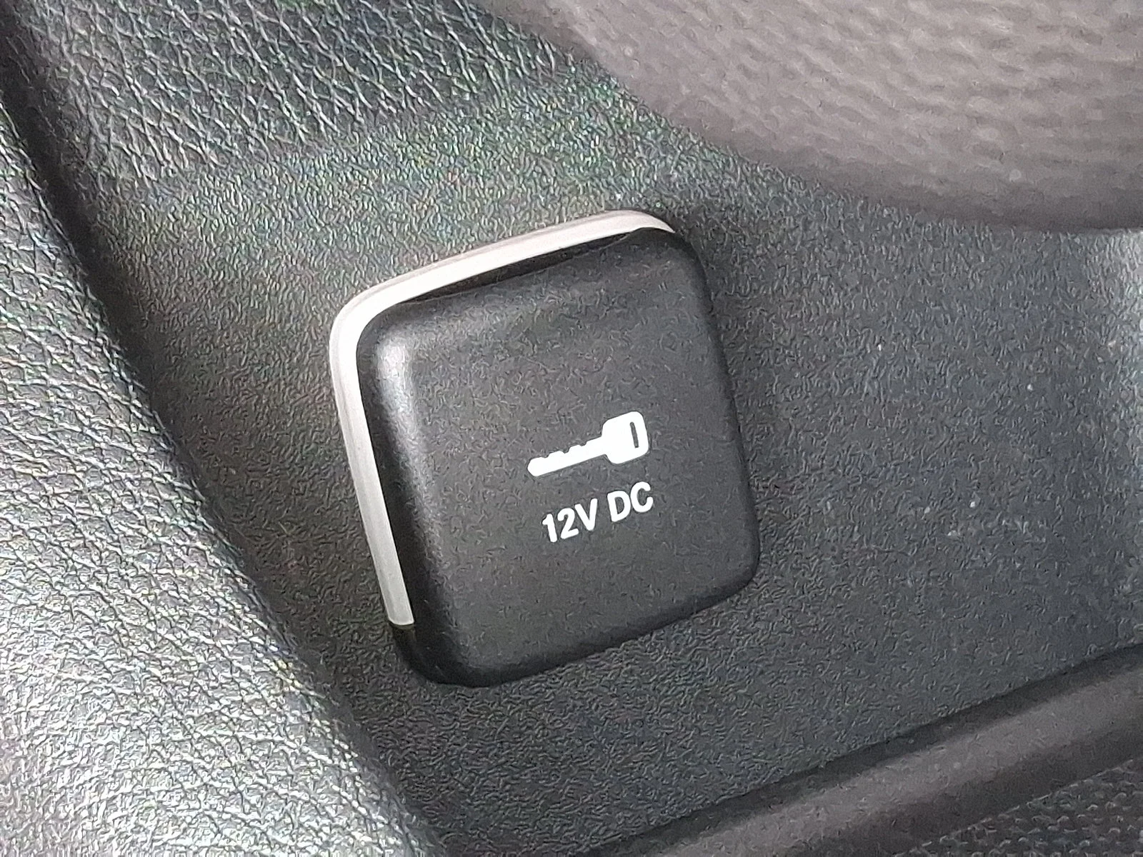 Used 2019 White Knuckle Clearcoat Dodge SXT image 27