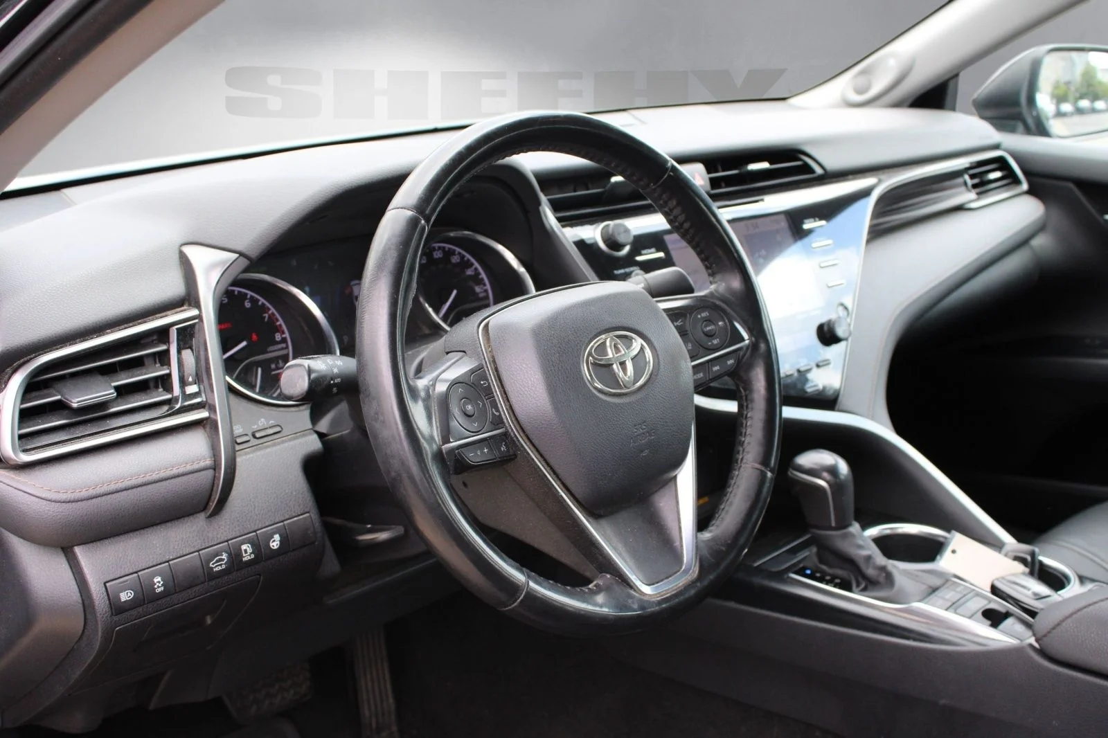 Used 2020 Black Toyota XLE image 9