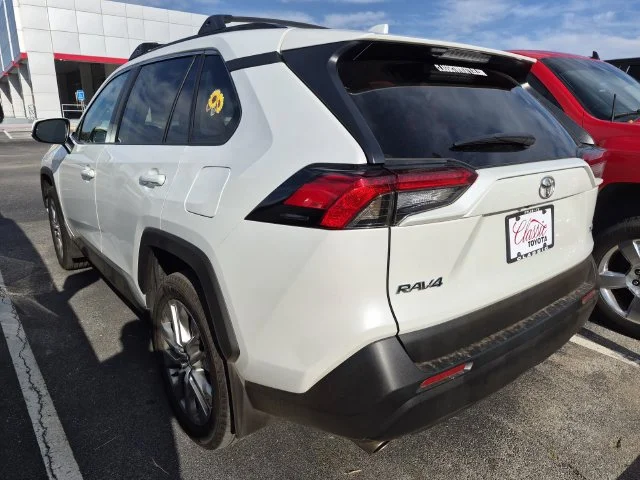 Used 2024 Wind Chill Pearl Toyota XLE Premium image 3