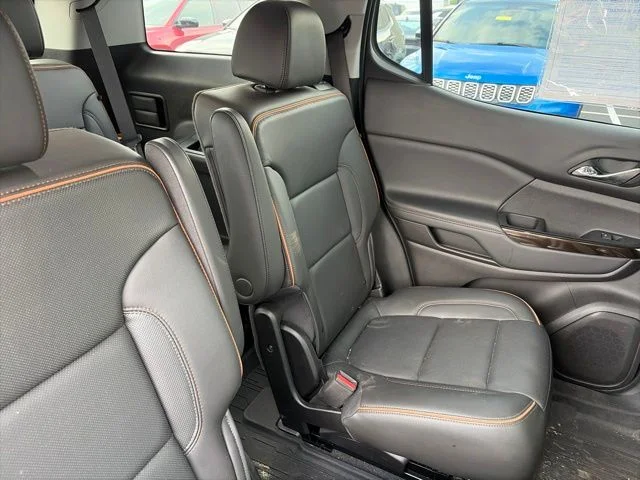 Used 2023 White GMC AT4 image 9