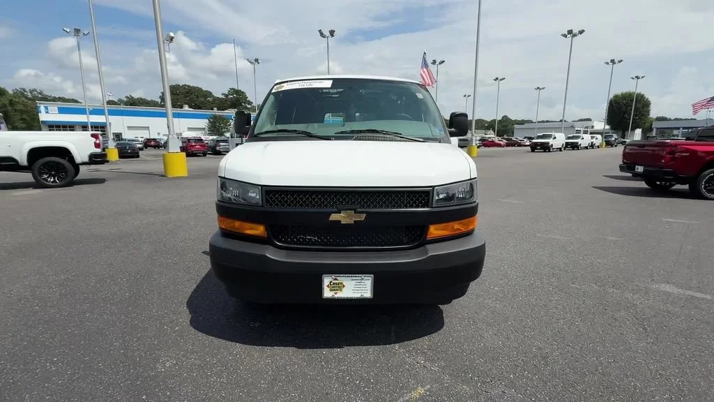 New 2026 Summit White Chevrolet WT image 10