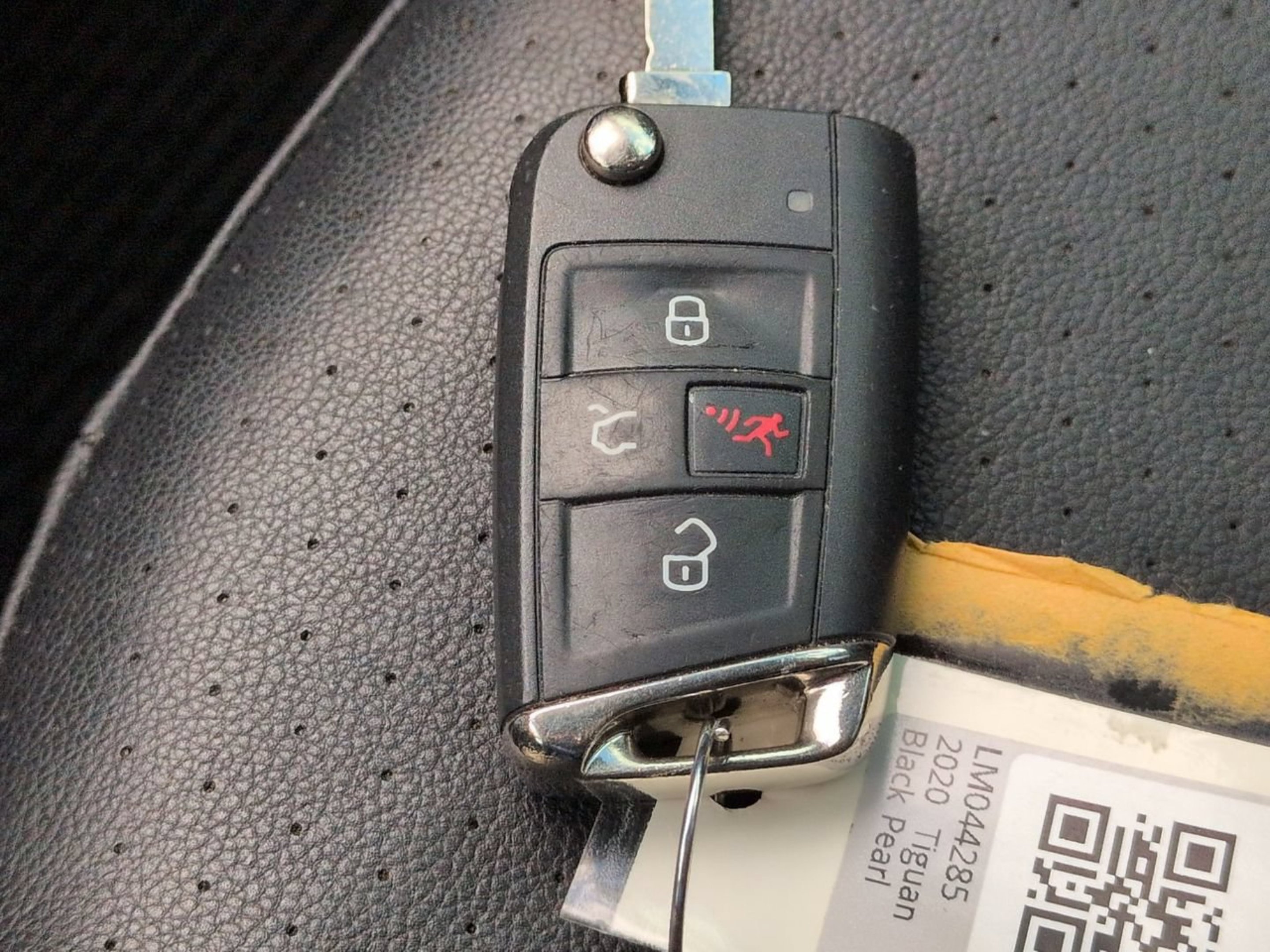 Used 2020 Silver Metallic Volkswagen 2.0T SE image 25