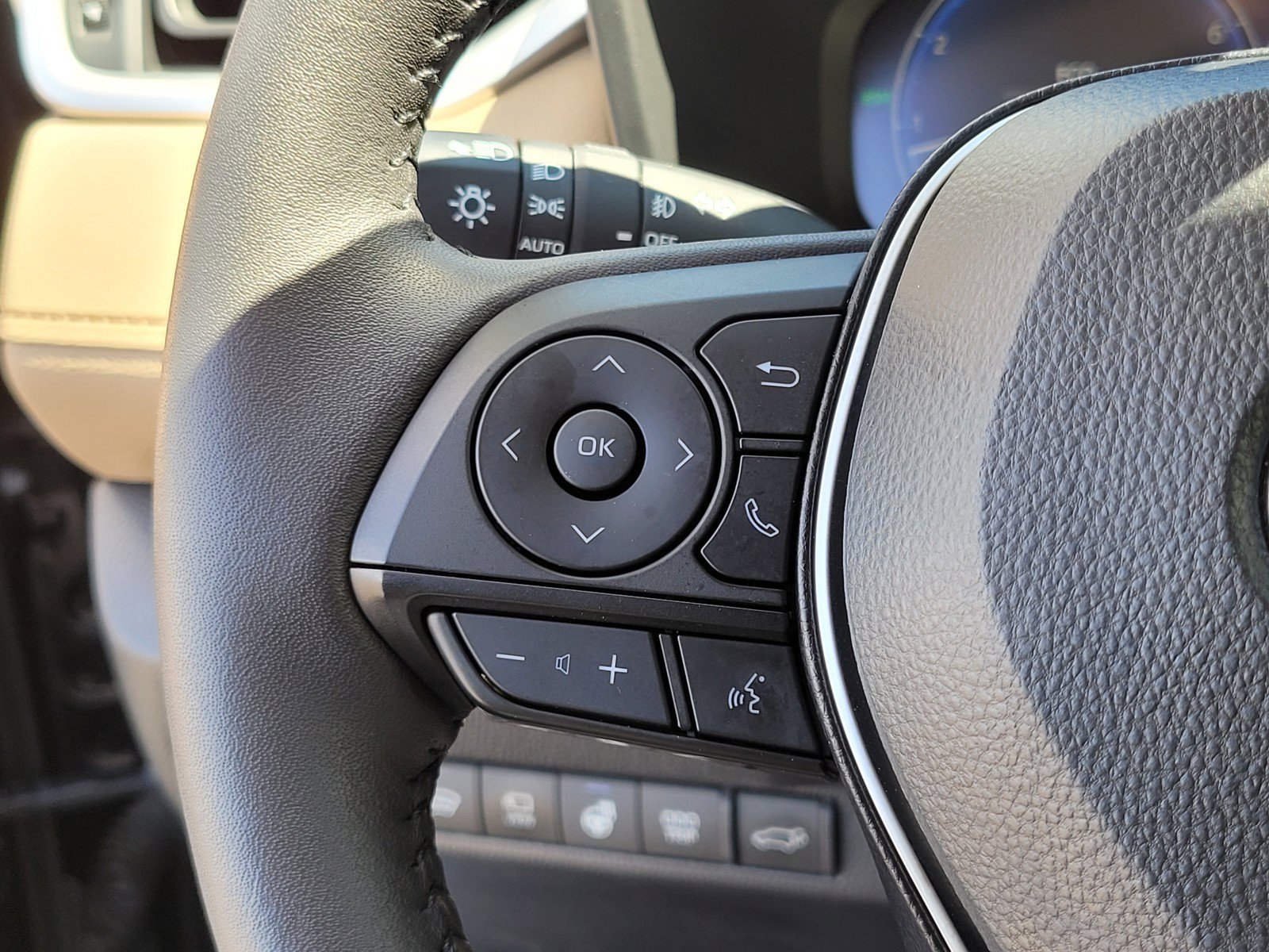 Certified Used 2025  Toyota Limited image 25