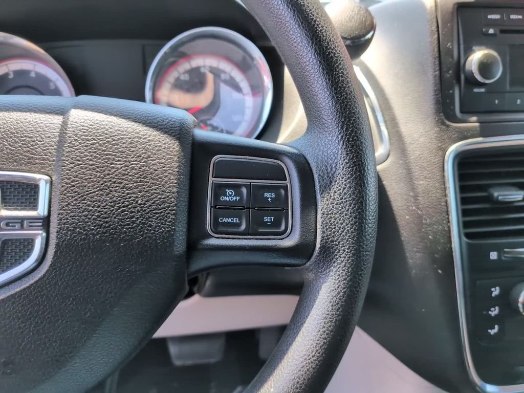 Used 2014 Gray Dodge SXT image 21