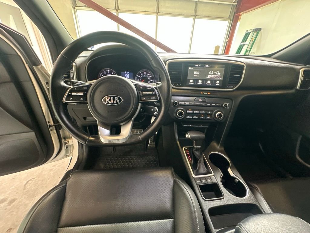 Used 2022 White Kia Nightfall image 25