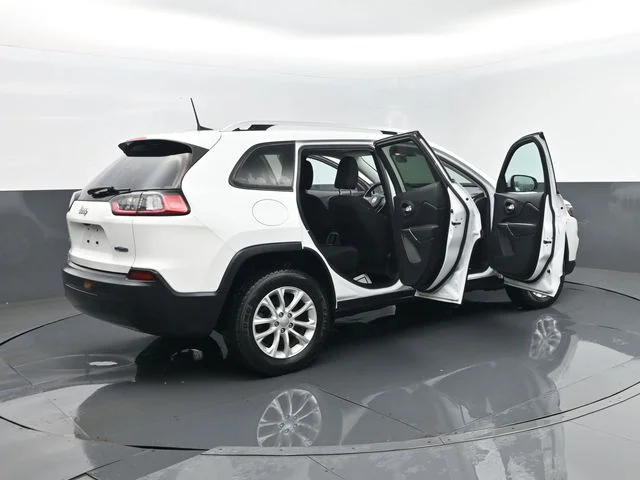Certified Used 2020 Bright White Clearcoat Jeep Latitude image 29
