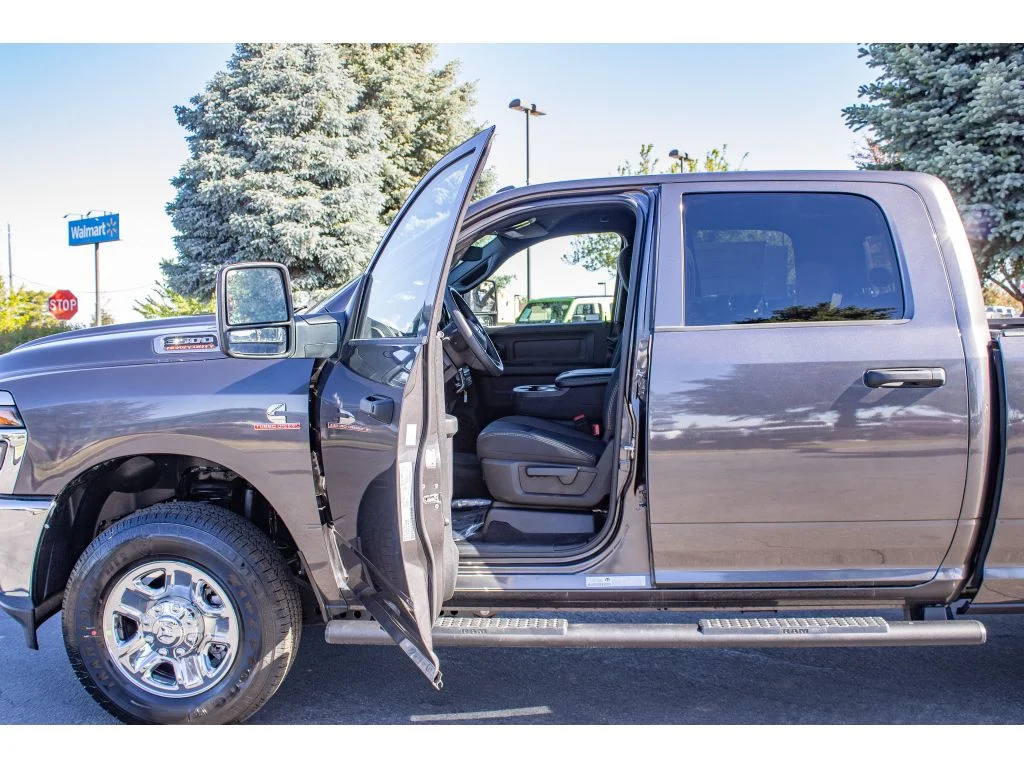 New 2026 Granite Crystal Metallic Clearcoat Ram Tradesman image 27