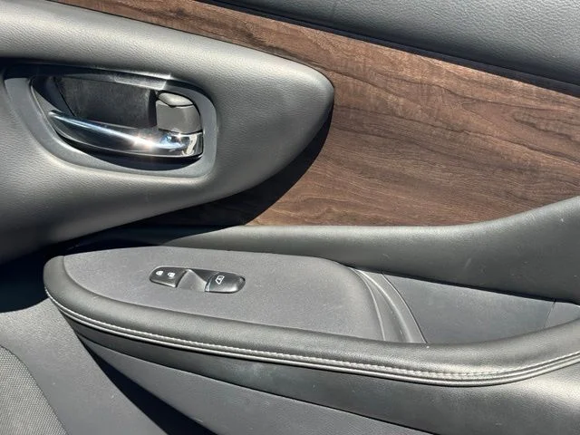 Used 2019 Black Nissan Platinum image 61