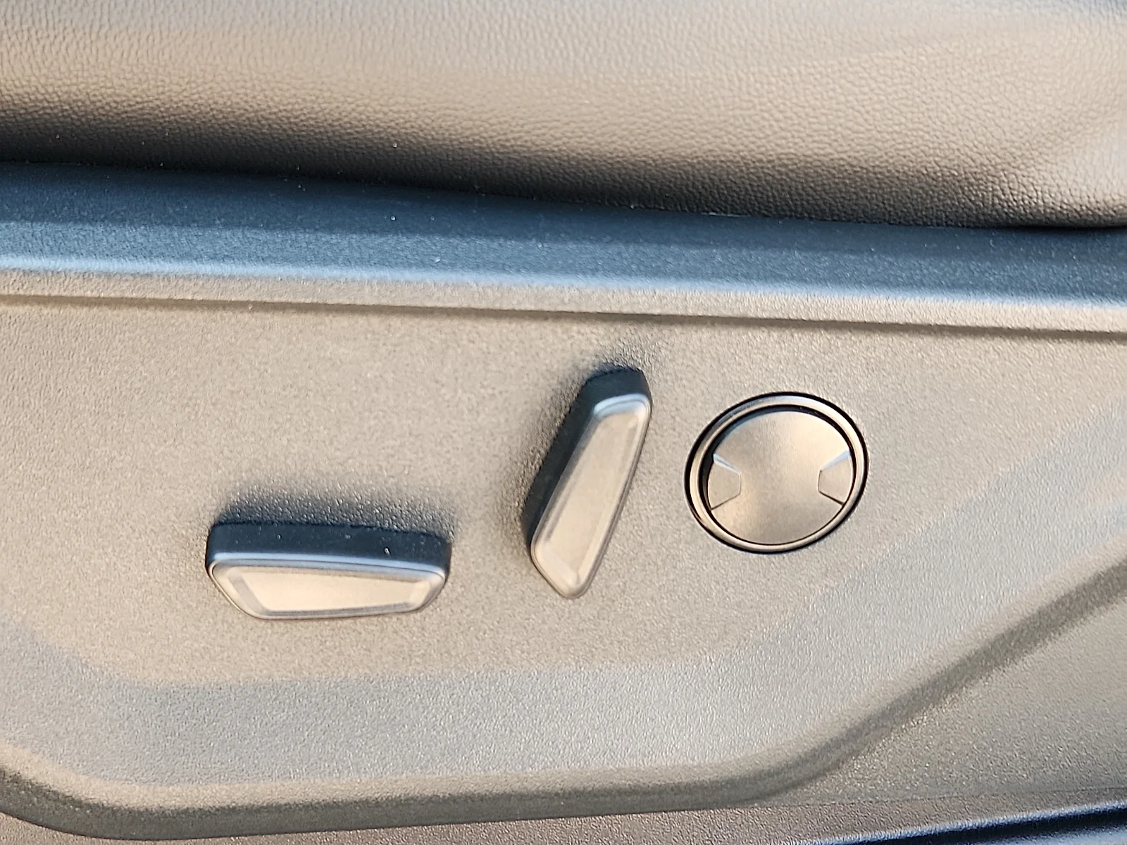 New 2026 Carbonized Gray Metallic Ford Lariat image 16