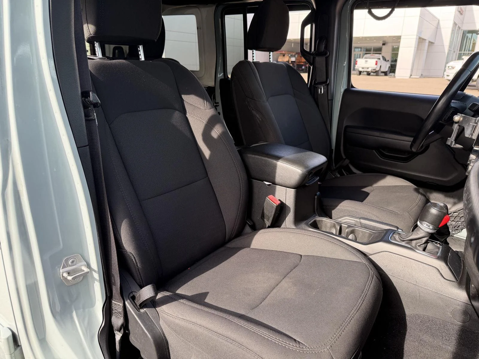 Used 2023 Earl Clearcoat Jeep Sport S image 21