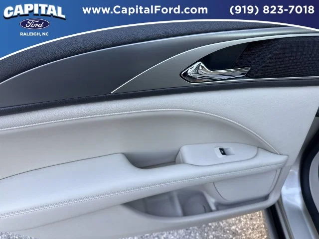 Used 2017 Gold Lincoln Premiere image 17