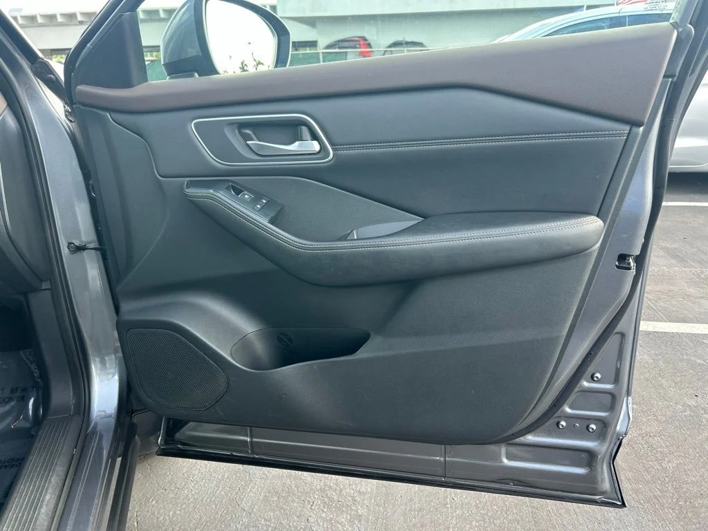 Used 2021 Gray Nissan SL image 26