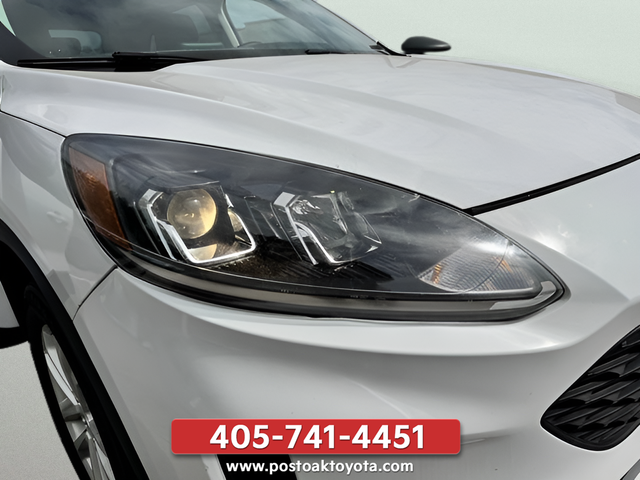 Used 2022 White Ford SE image 8