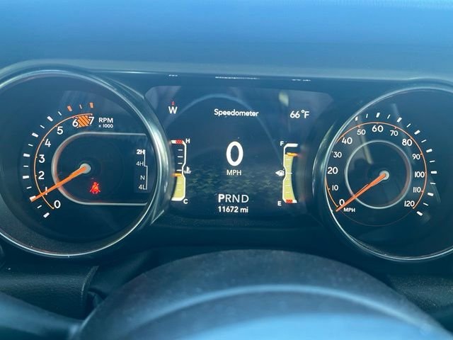 Used 2022 Crystal Metallic Jeep Unlimited Sahara image 19