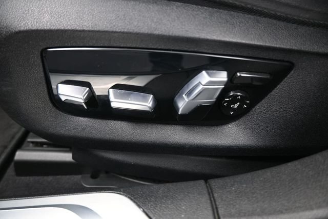 Used 2022 White BMW 740i image 31